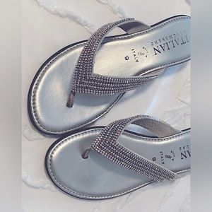 Silver Italian Shoemakers slip on shoes. Size:9 Style:Wiley
